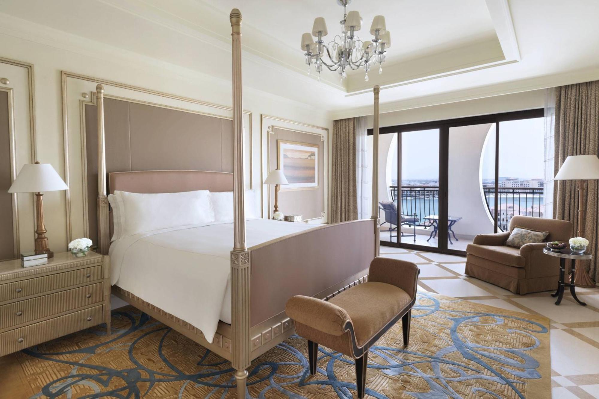 The Ritz-Carlton Abu Dhabi, Grand Canal Extérieur photo A bedroom at the Atlantis Paradise Island